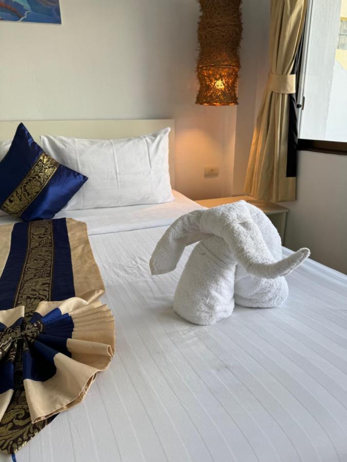 Istanbul Boutique Hotel Patong Esterno foto