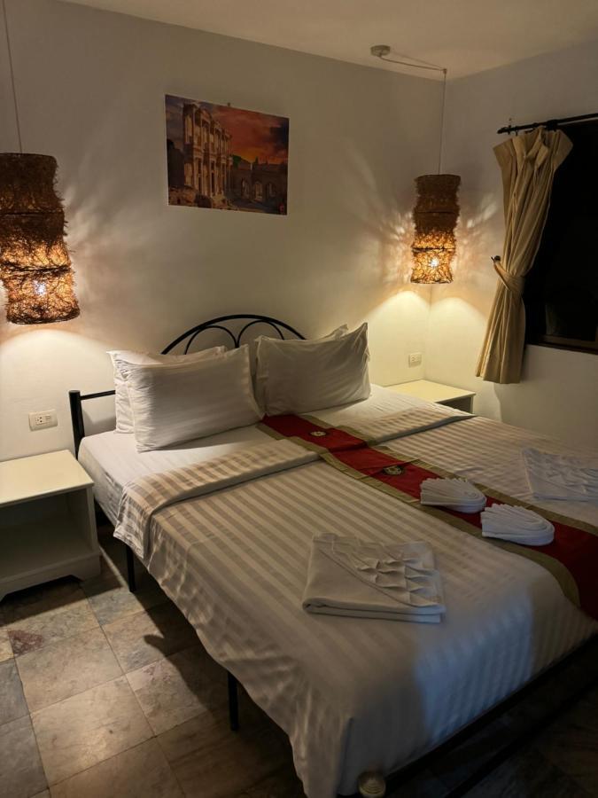 Istanbul Boutique Hotel Patong Esterno foto