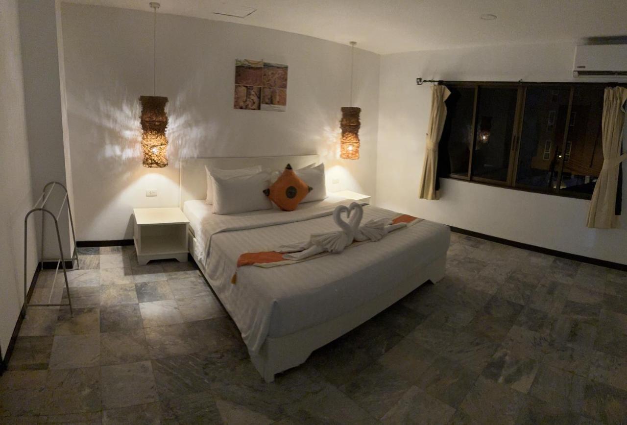 Istanbul Boutique Hotel Patong Esterno foto